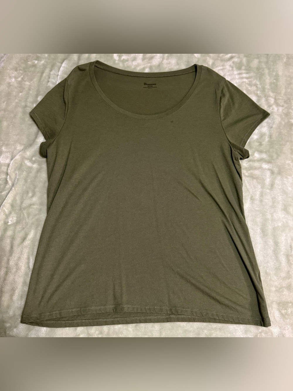 No Boundaries Olive Green Scoop Neck Short Sleeve Tee